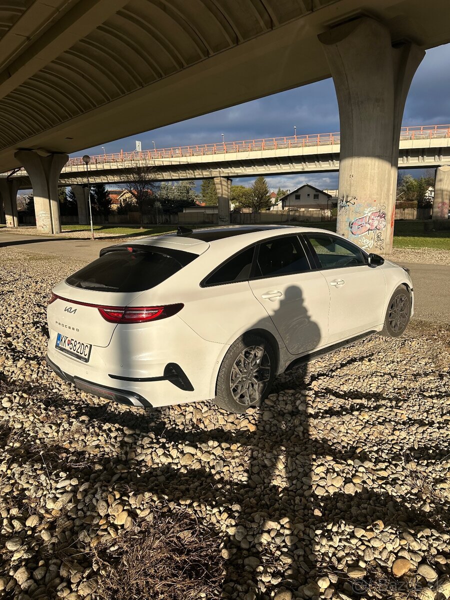 KIA Proceed 1,5 TGDI - 3