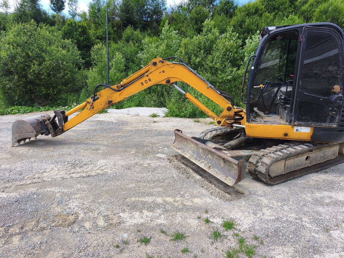 Pásový bager JCB - 3