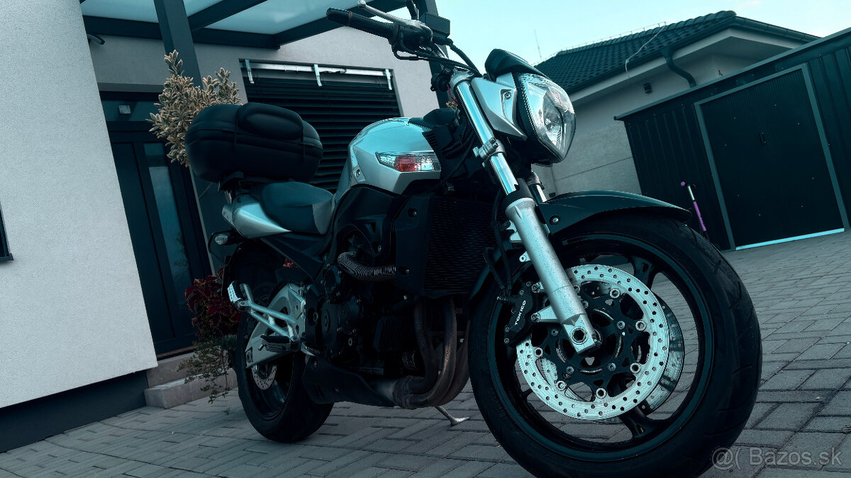 Suzuki GSR 600 - 3