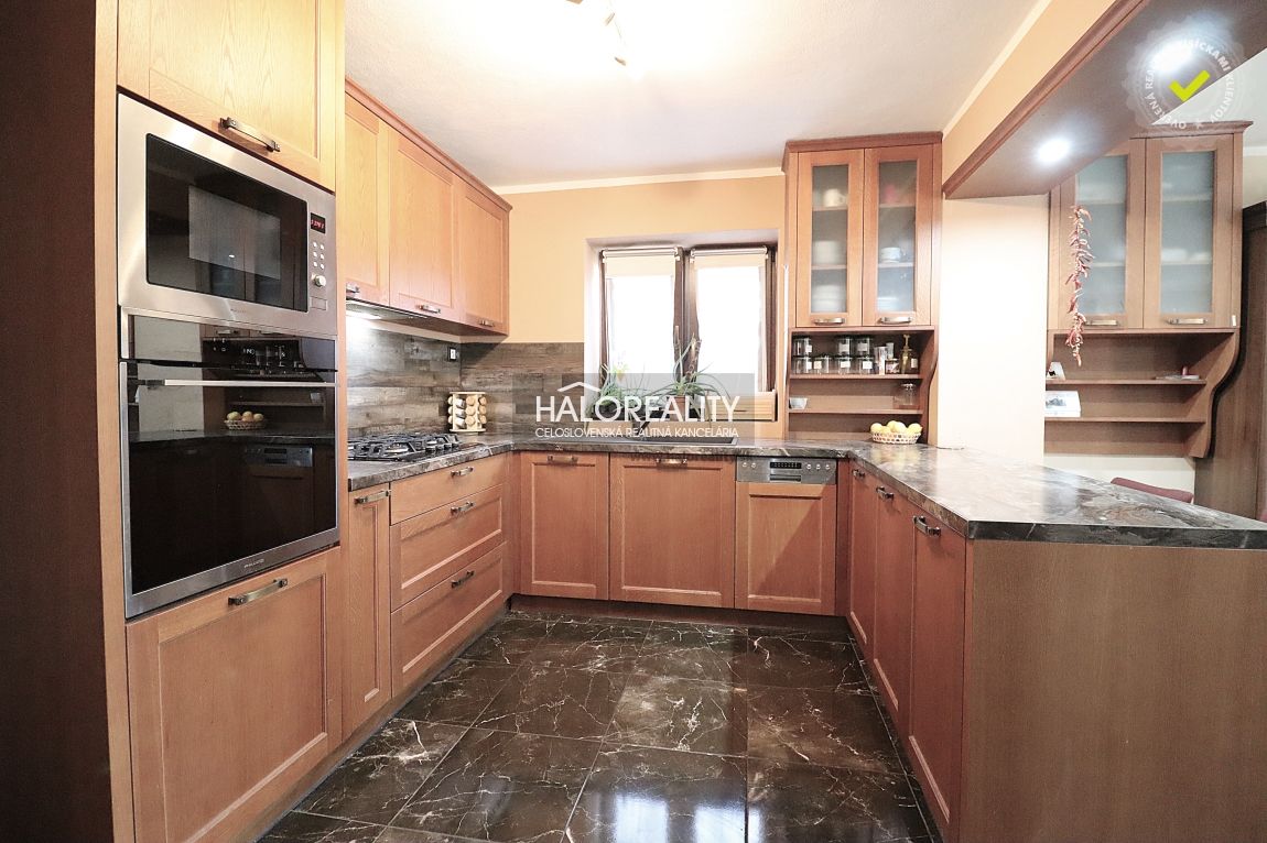 HALO reality - Predaj, rodinný dom Nové Zámky, sedemizbový, - 3