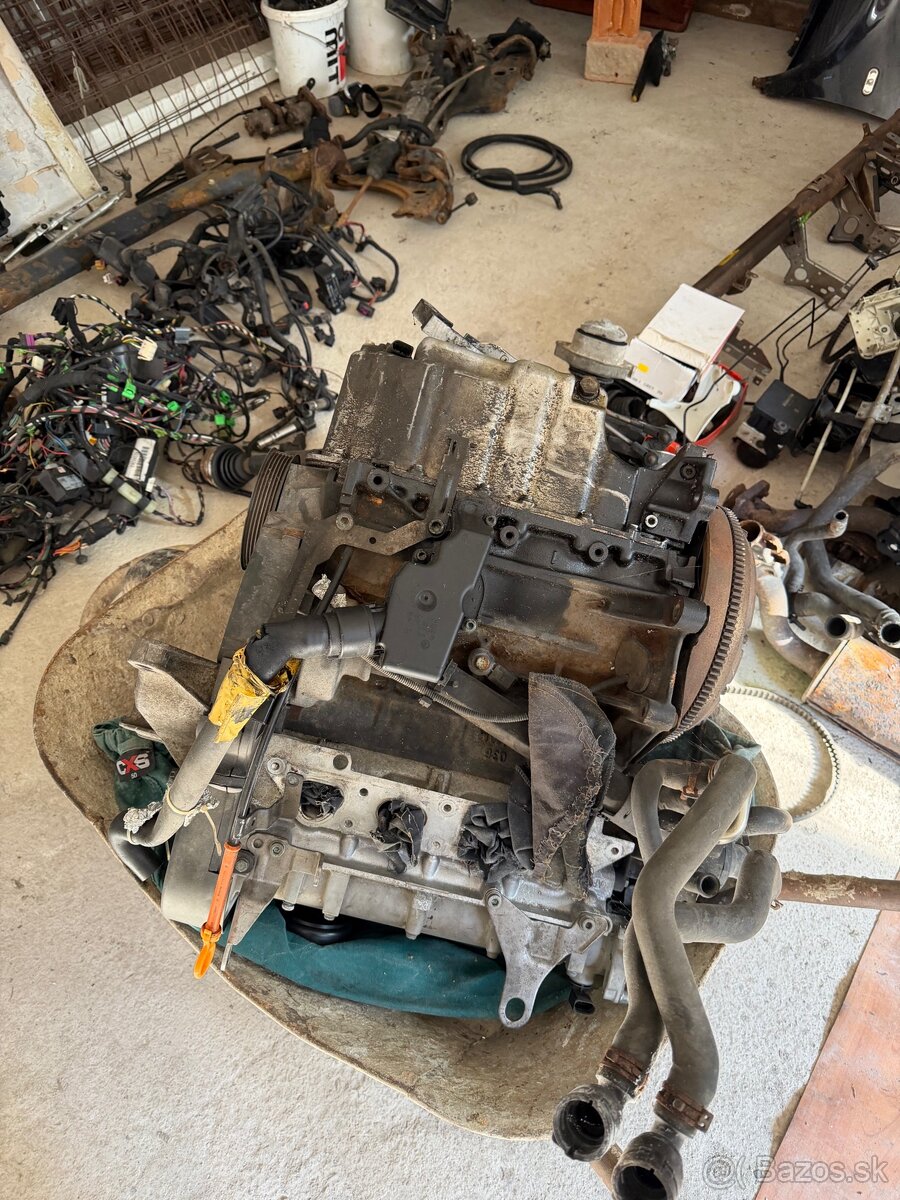 Rozpredám VW Golf 4 diely - 3