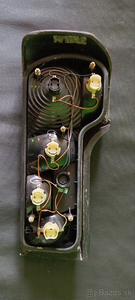 Prave zadne svetlo bmw e32 - 3