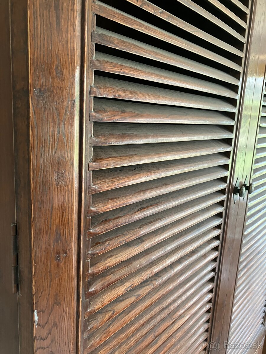 Skriňa z masívu - 3