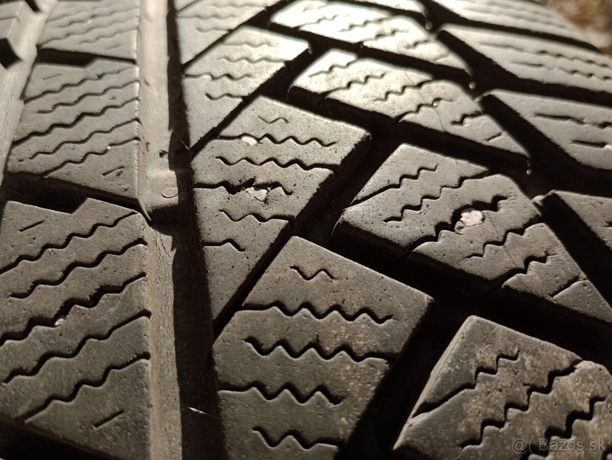 Predam 4ks pneu 215/65/r17 zimne 99H Continental - 3