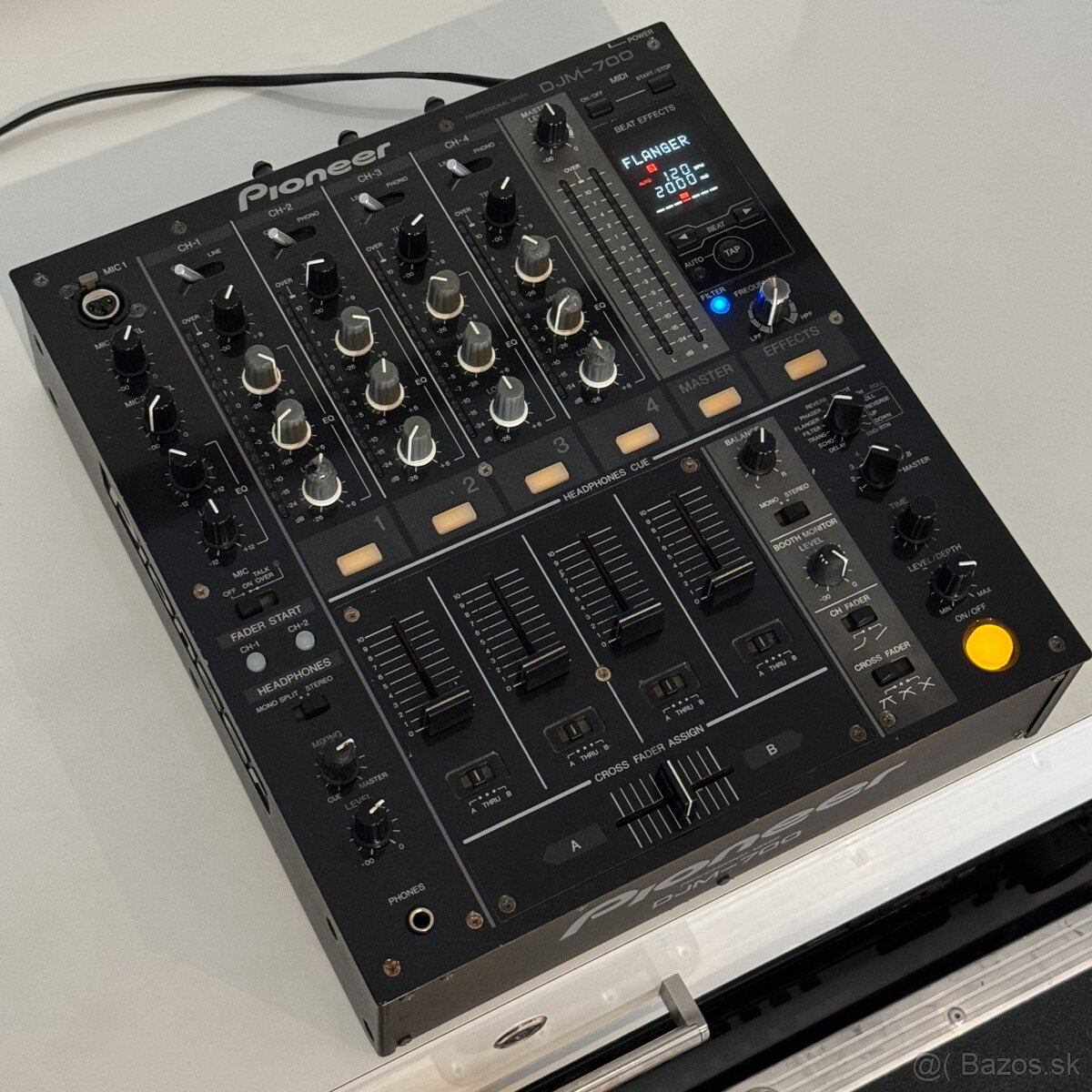 Pioneer DJM 700 - 3