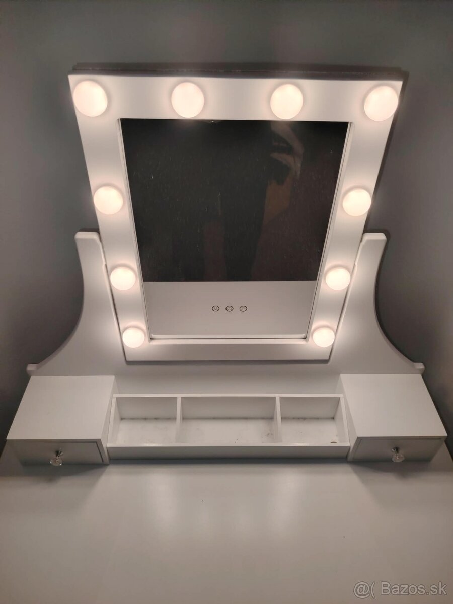 Kozmetický stolík s taburetkou - 3