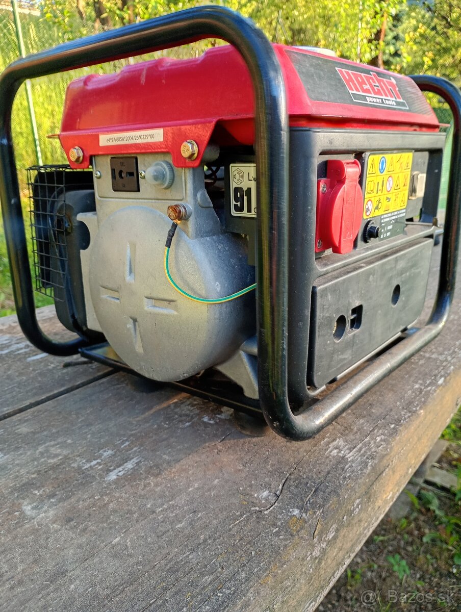 Predám jednofázový generátor elektriny Hecht GG 950 - 3