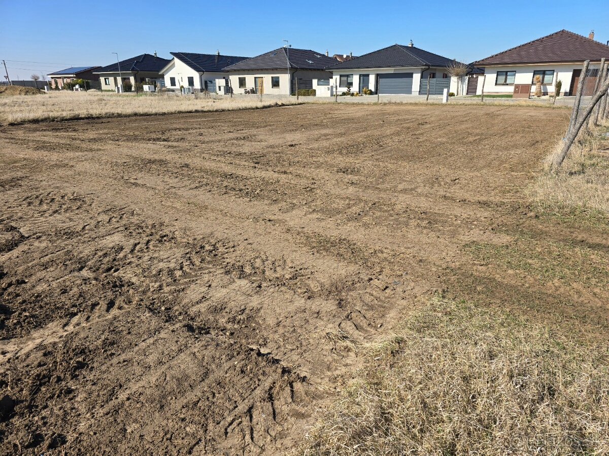 Rezervované: Stavebný pozemok 743 m², Vrádište - 3