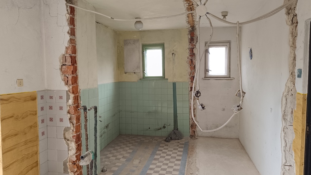 Starší RD s projektom na 3 nové byty - 3