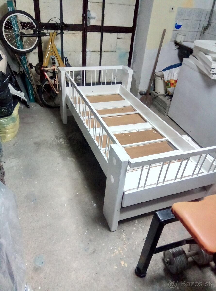 Predám posteľ z masívu - 3