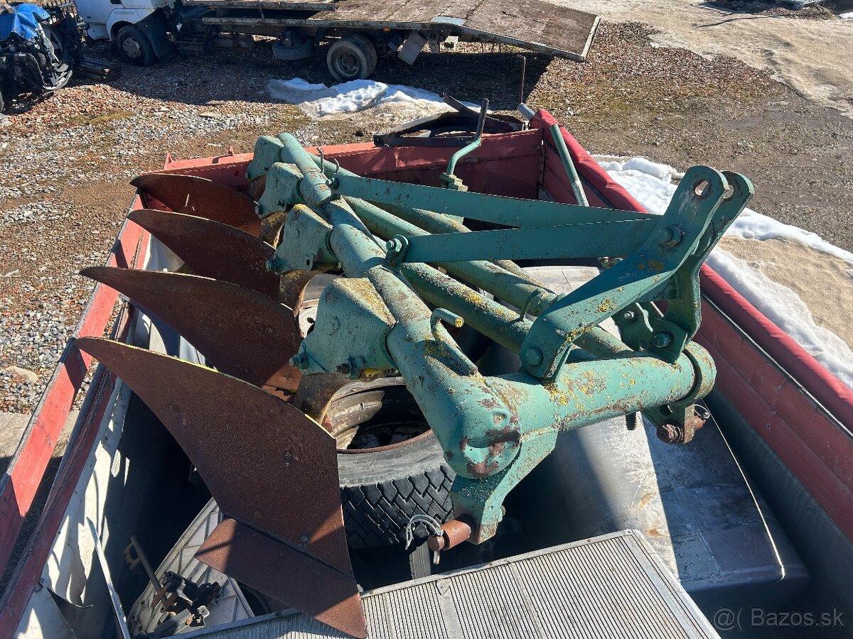 Pluh štvorak továrenský - 3