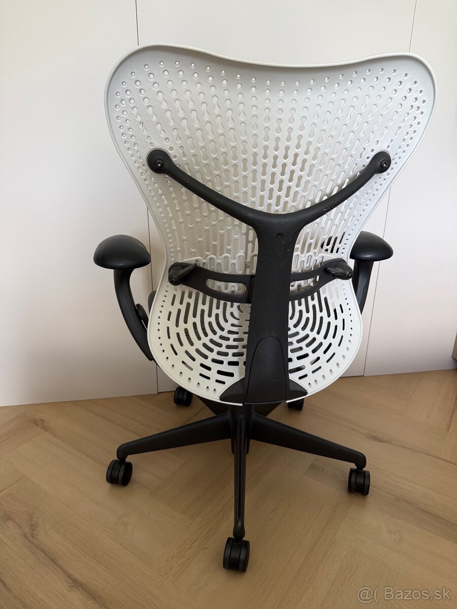 Herman Miller Mirra - 3