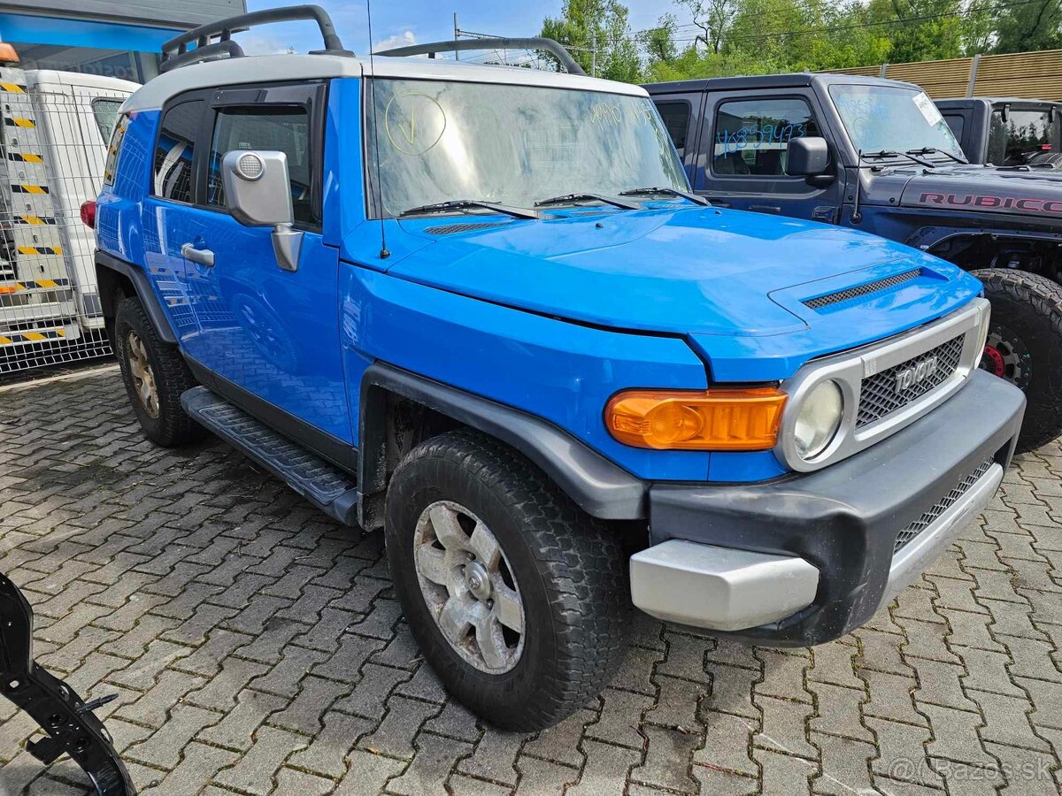 Toyota FJ Cruiser V6 4x4 automat