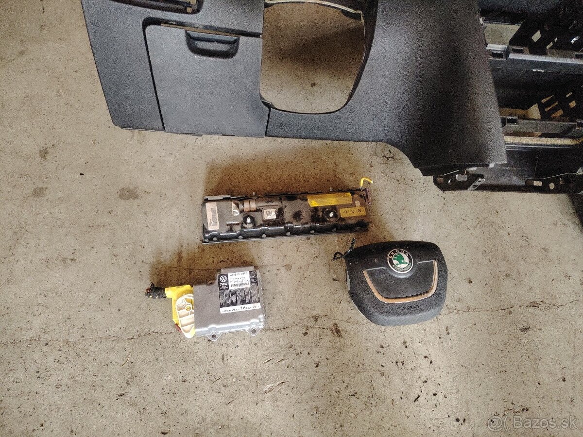 Palubovka + airbagy Škoda SuperB 2 - 3