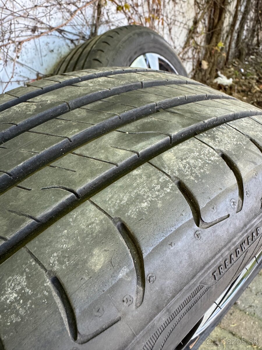 Predám štyri pneumatiky s diskami 205/55R17. - 3