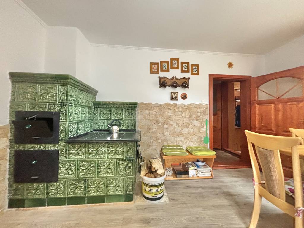 Predaj tradičnej chalupy v pokojnom prostredí na lazoch vo V - 3