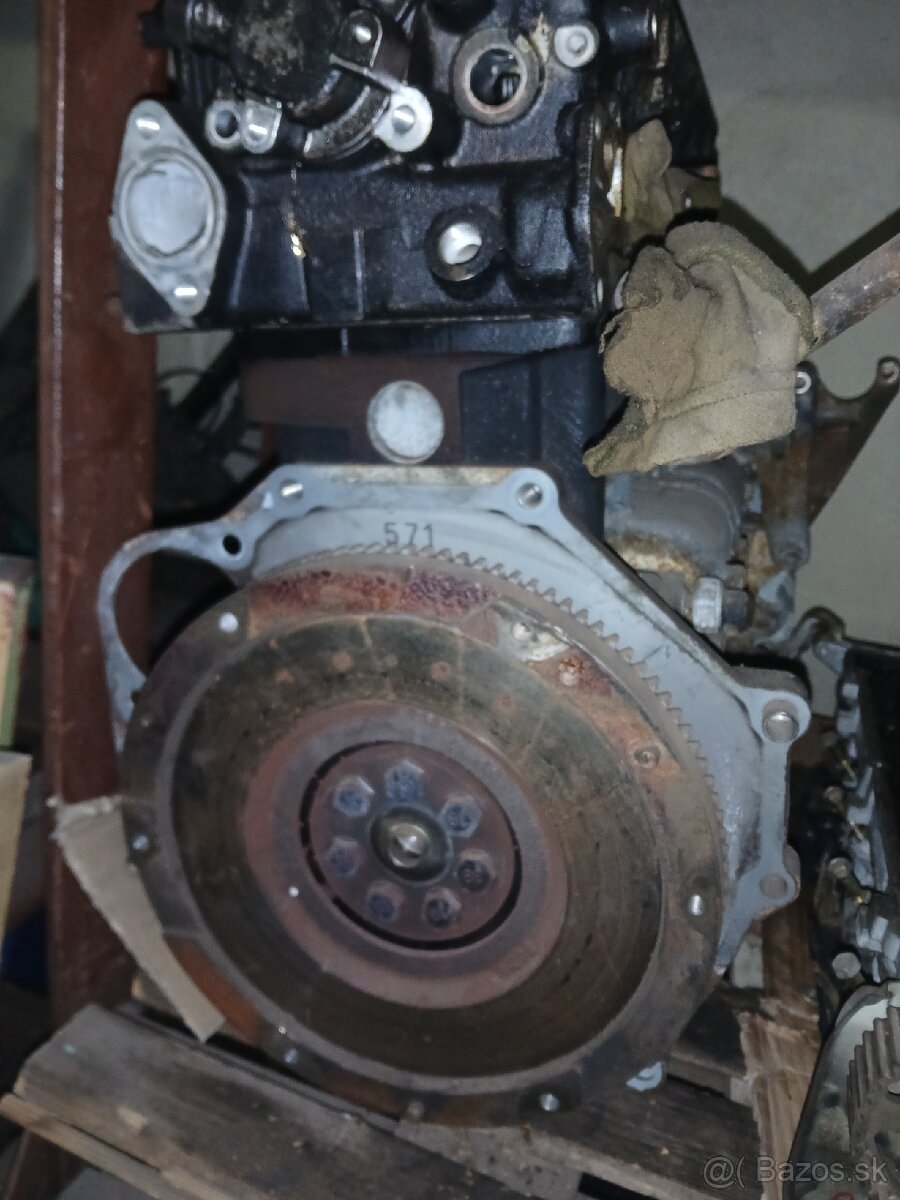 Mitsubishi Grandis 2.4i - motor 4G69 - 3