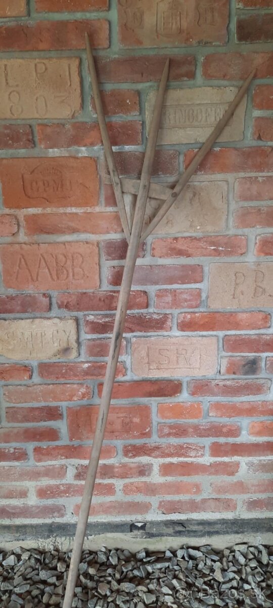 stare drevene vidly - 3