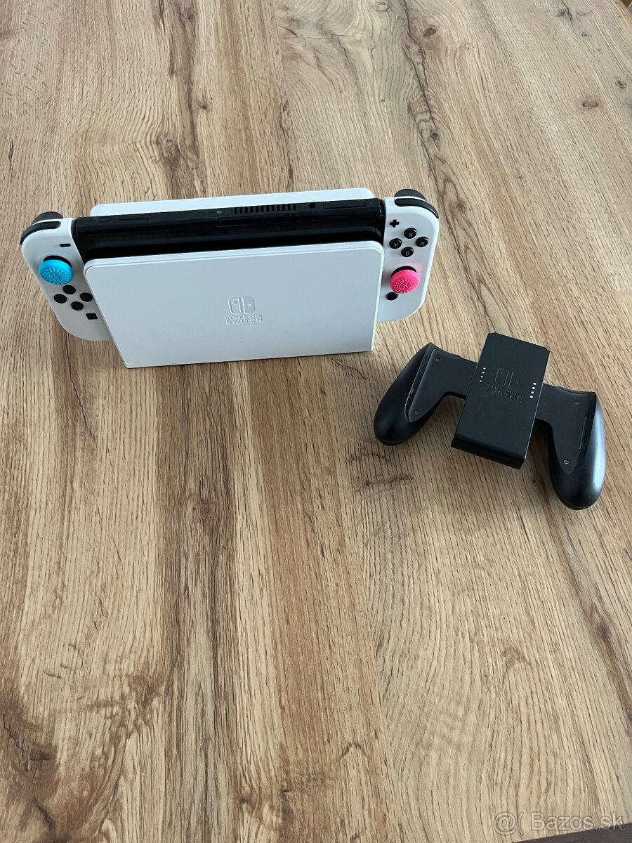 Predám Nintendo Switch OLED - 3