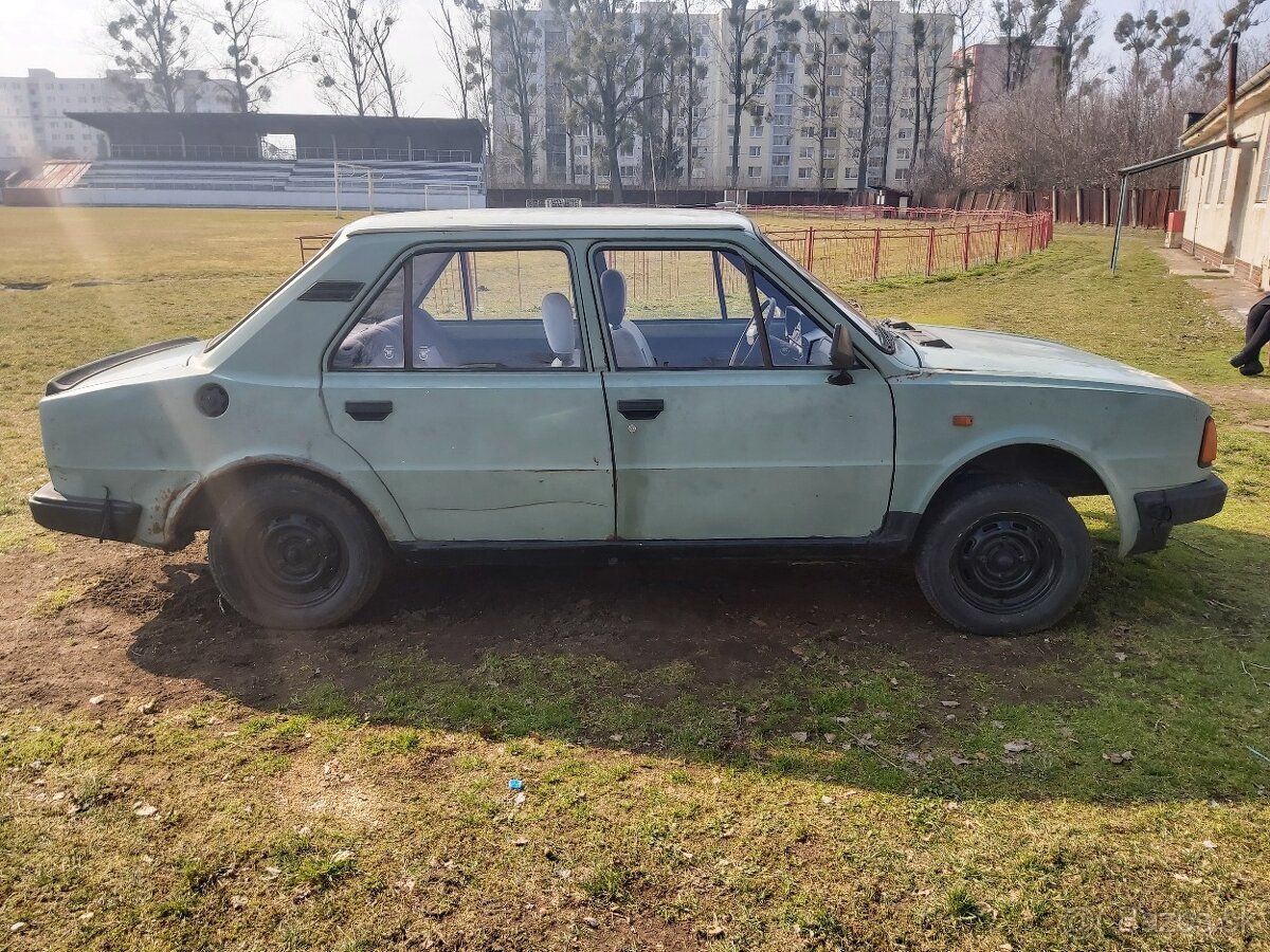 Predám Škoda 105L - 3