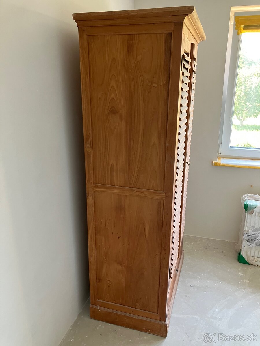 Skriňa z masívu - 3