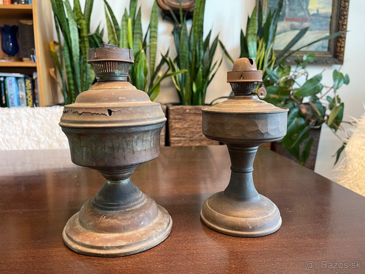 Stare petrolejky a torzo krbovych hodin - 3