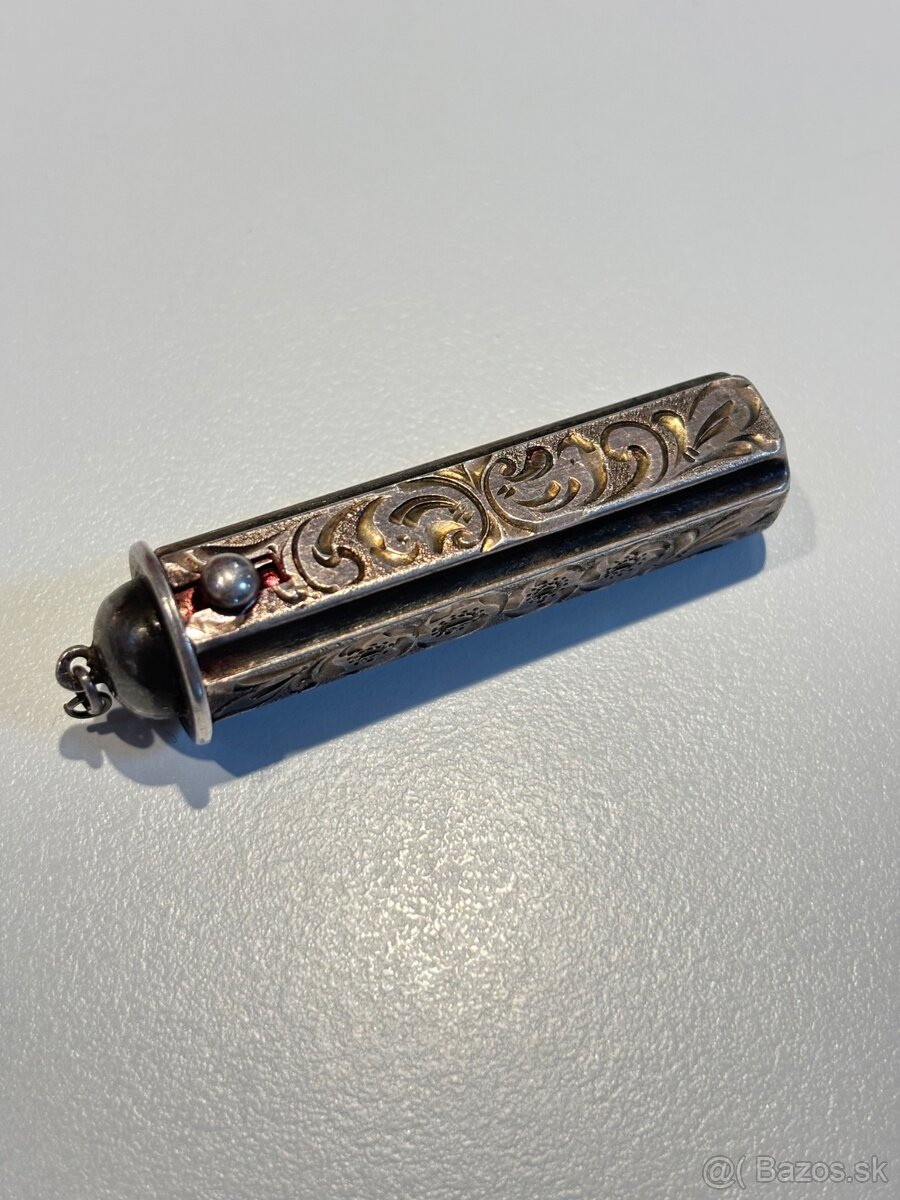 Starožitný gravírovaný strieborný rúž - 3