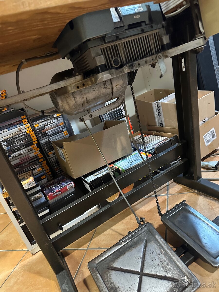 Predám priemyselný šijací stroj Juki Overlovku 230V - 3