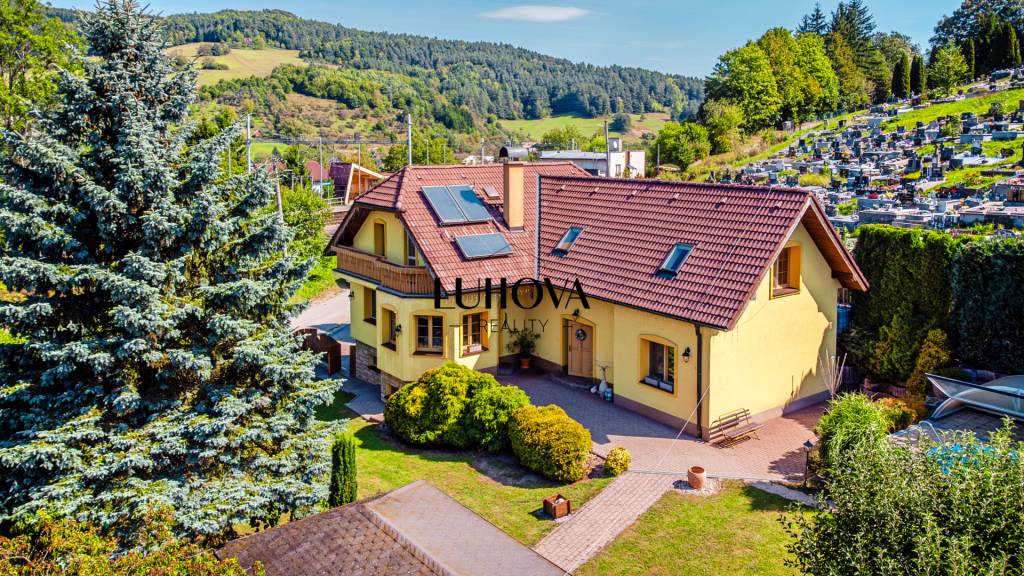 RODINNÝ dom s bazénom a krásnou záhradou - 3