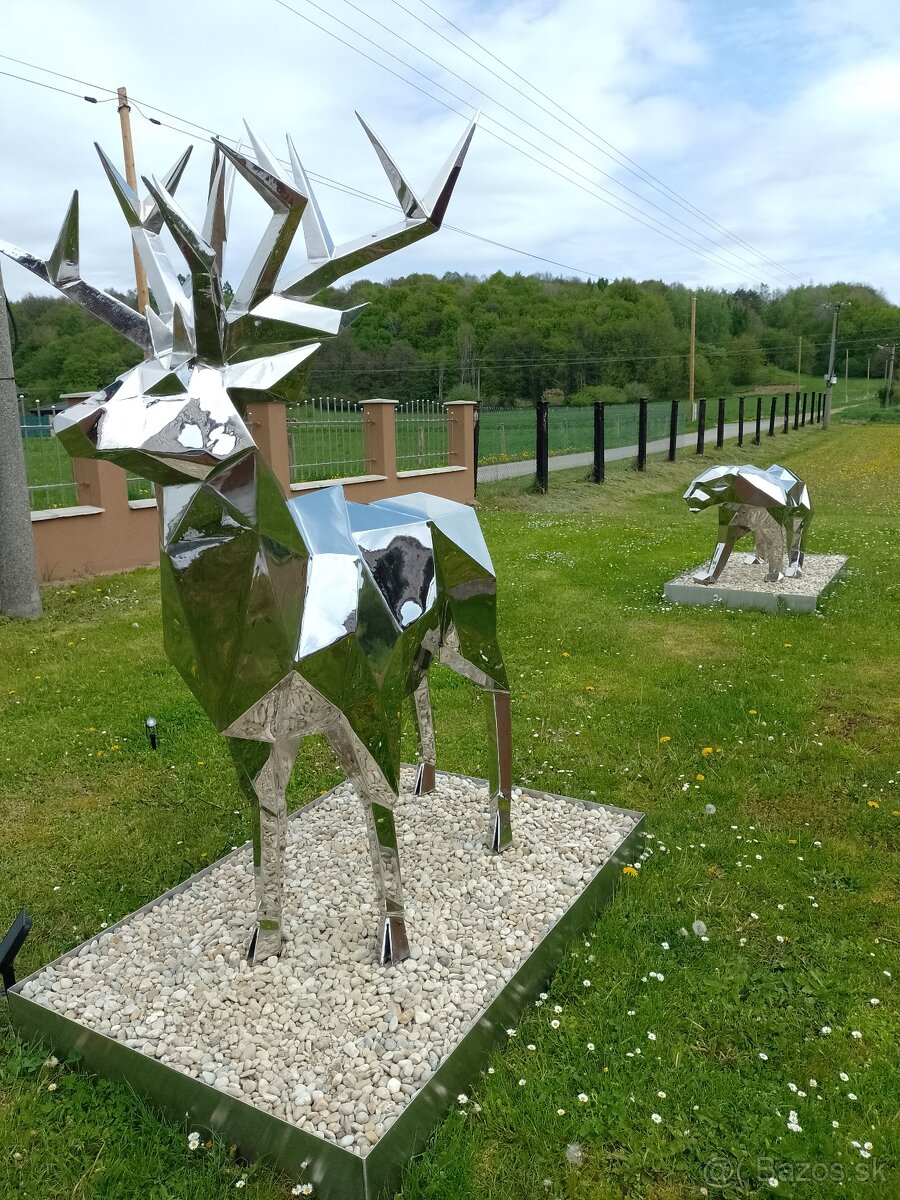 Socha jeleňa z nehrdzavejúcej ocele. - 3