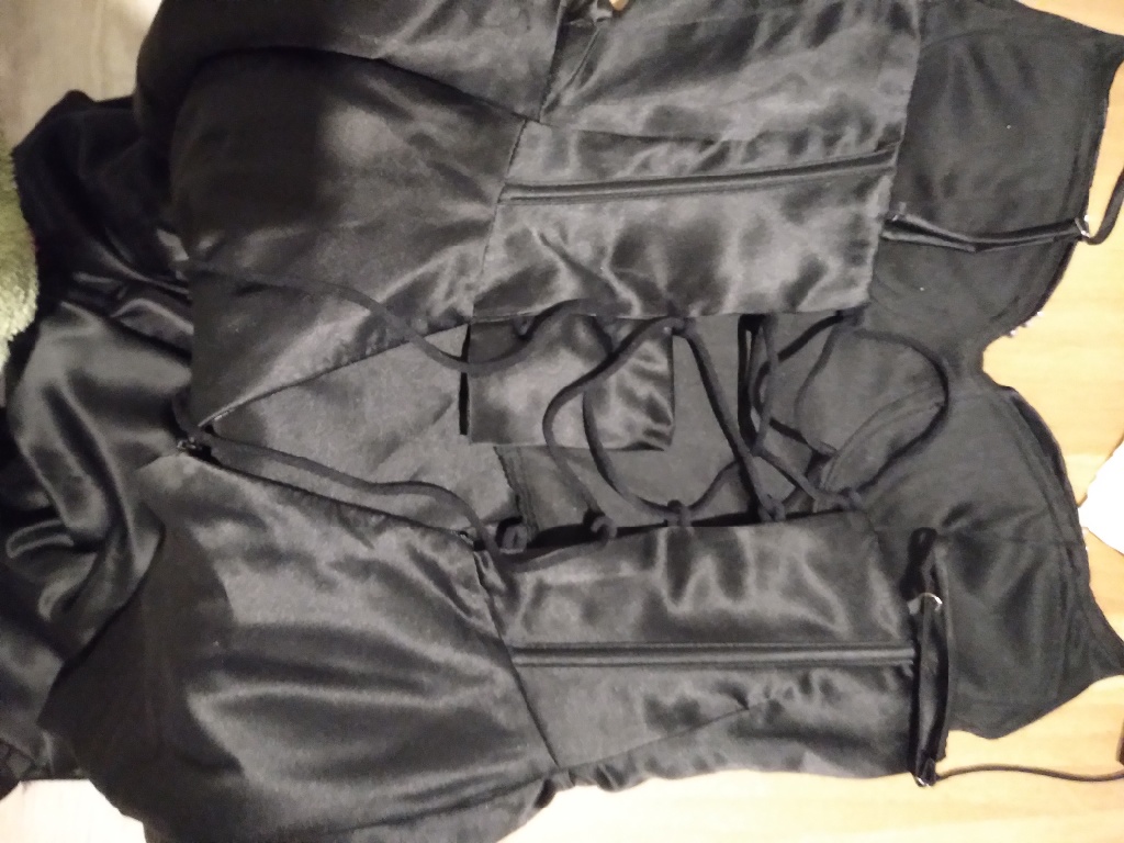 Čierne spoločenské šaty - 3