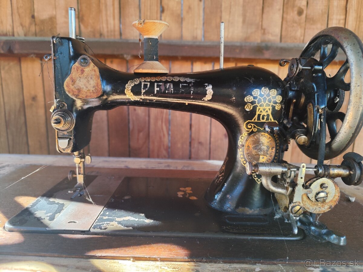 Starý šijací stroj - 3