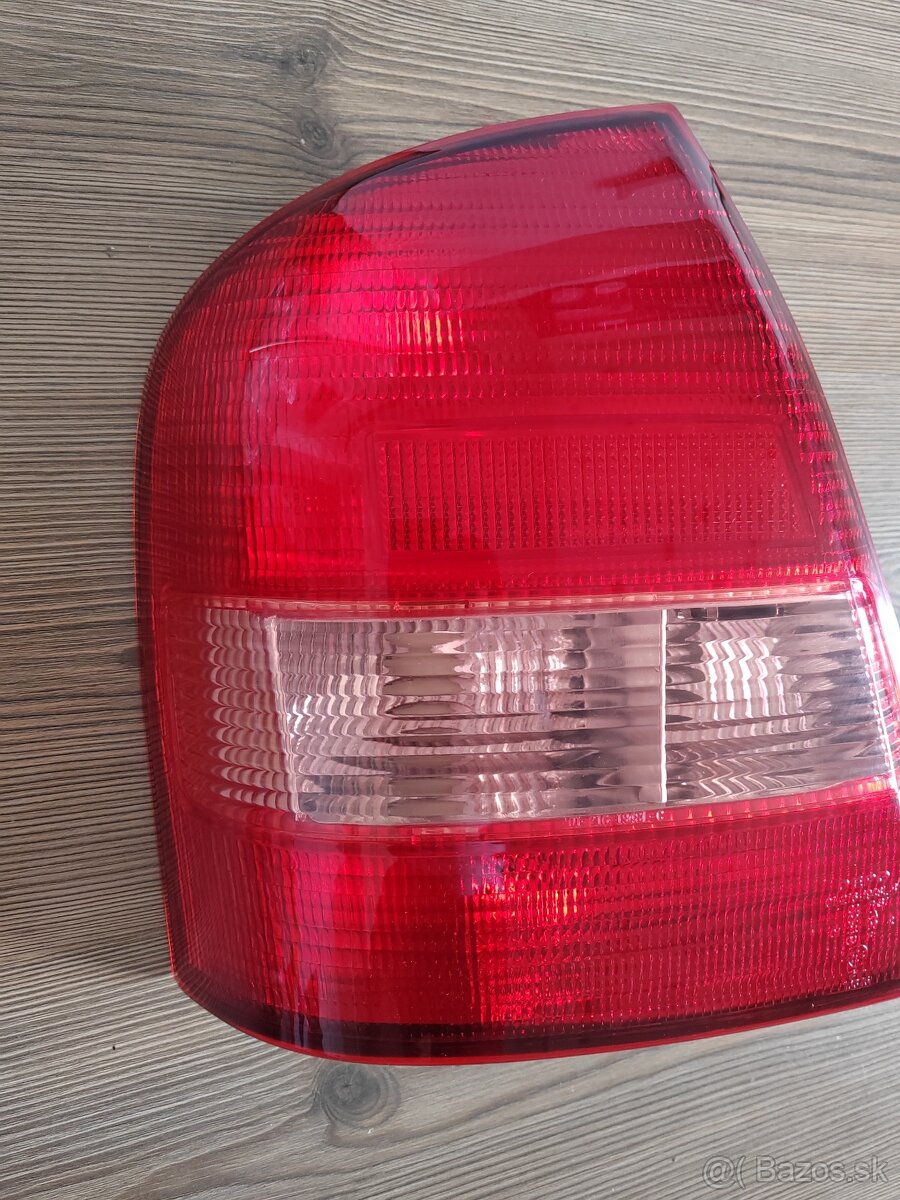 Mazda 323 zadné svetlo - 3