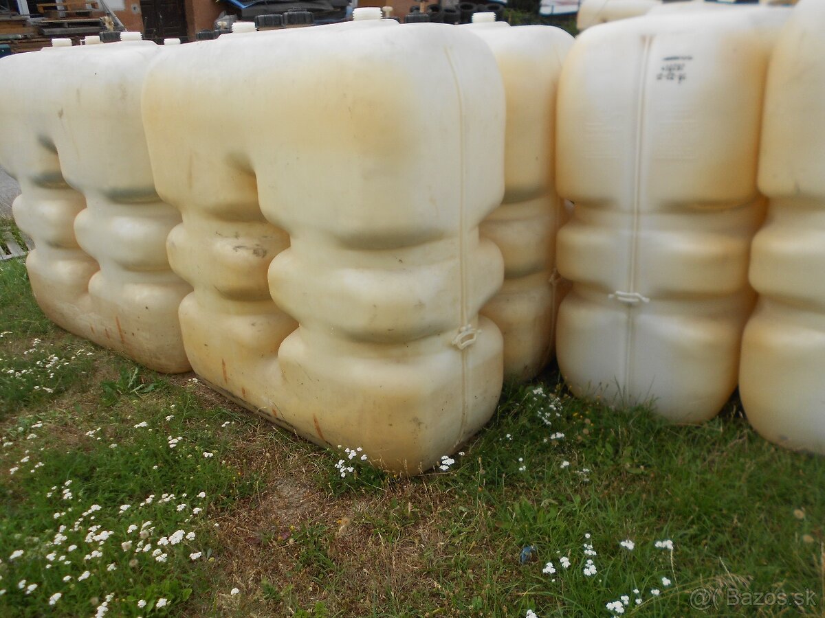PLASTOVE NADRŽE NA VODU1000L-..1500L.-.2000L. - 3