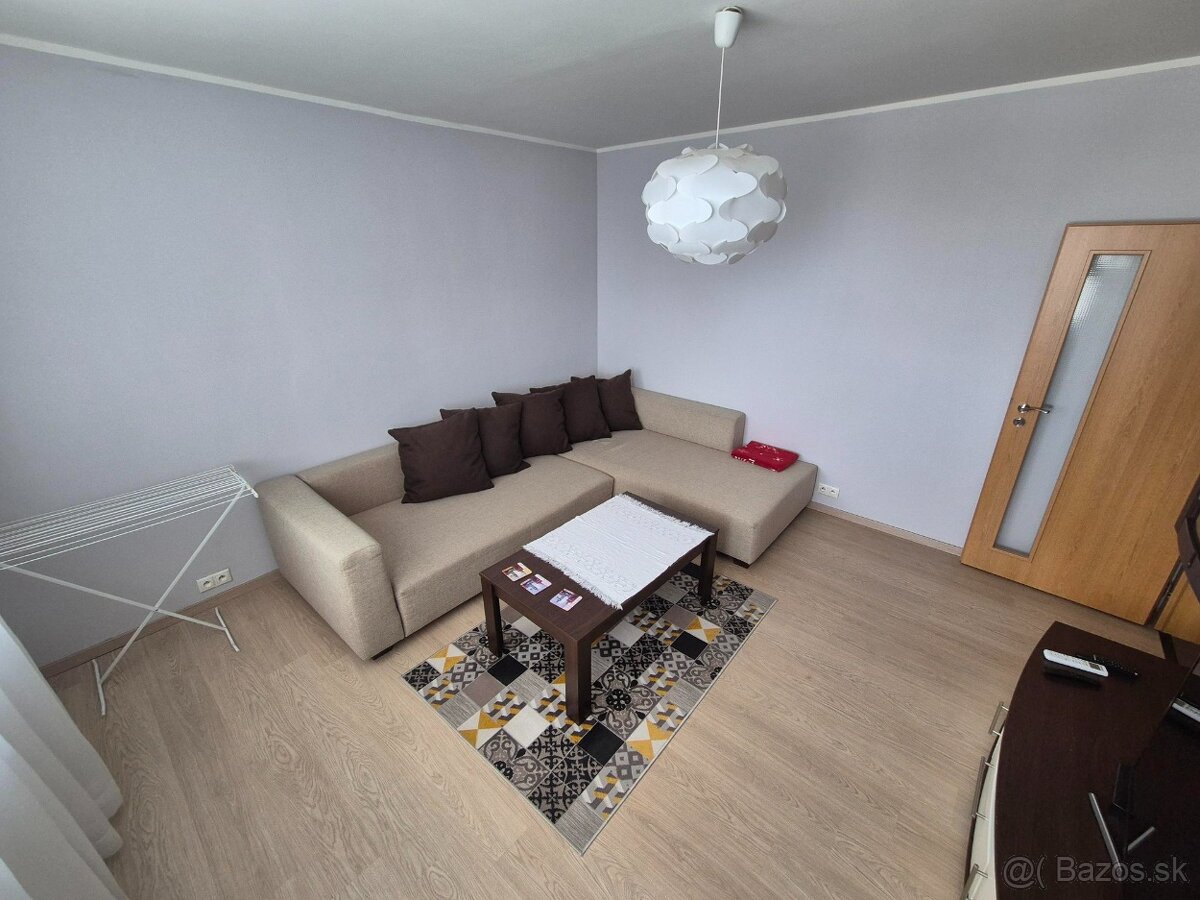 Prenajmeme 3 izb byt na Hrobákovej ulici - 3