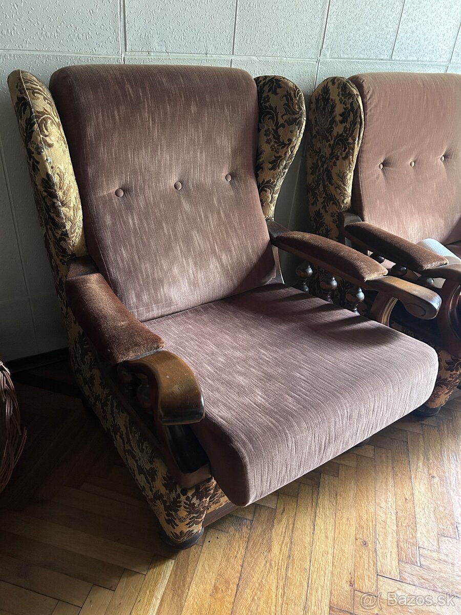 Gauč, postel a skriňa - 3