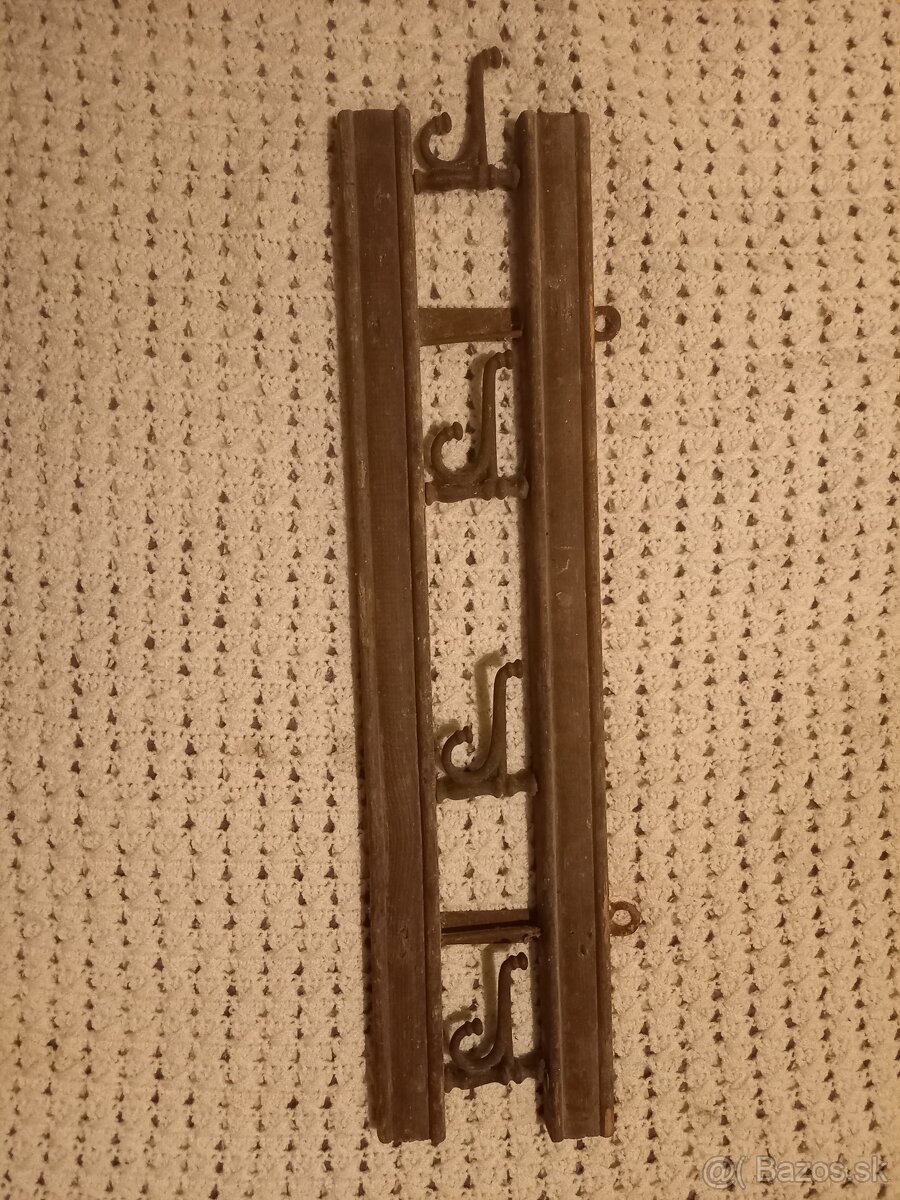 Starožitný vešiak - 3