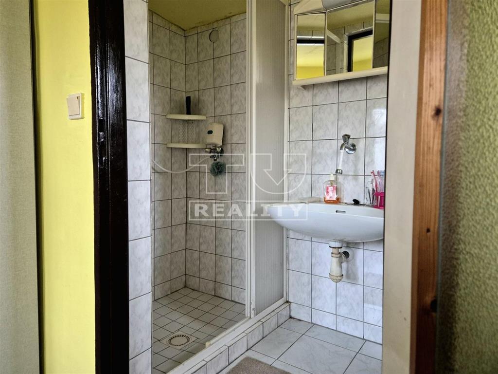 Chalupa v malebnej dedinke Podhradie pri Prievidzi - 3