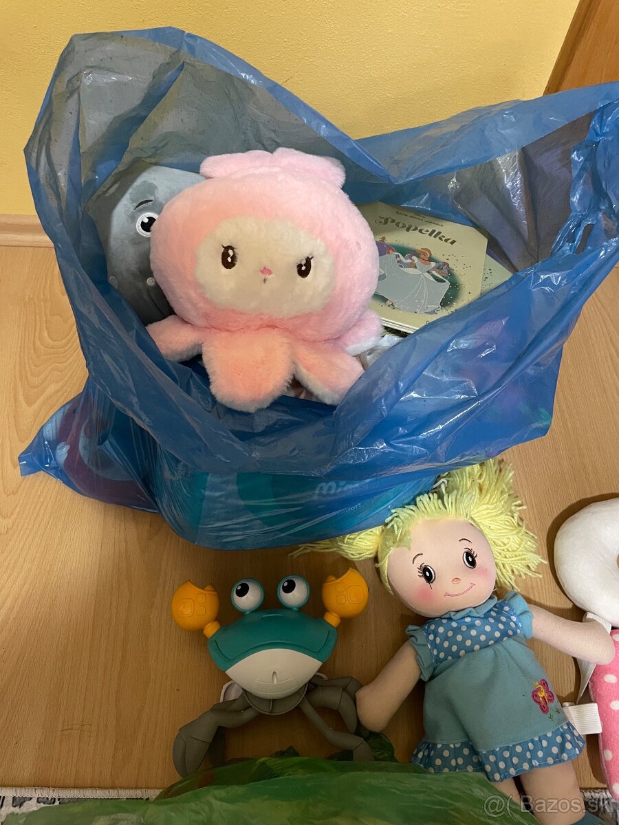 Predam cca 50ks hraciek celkova cena cca 100€ predame za 20€ - 3