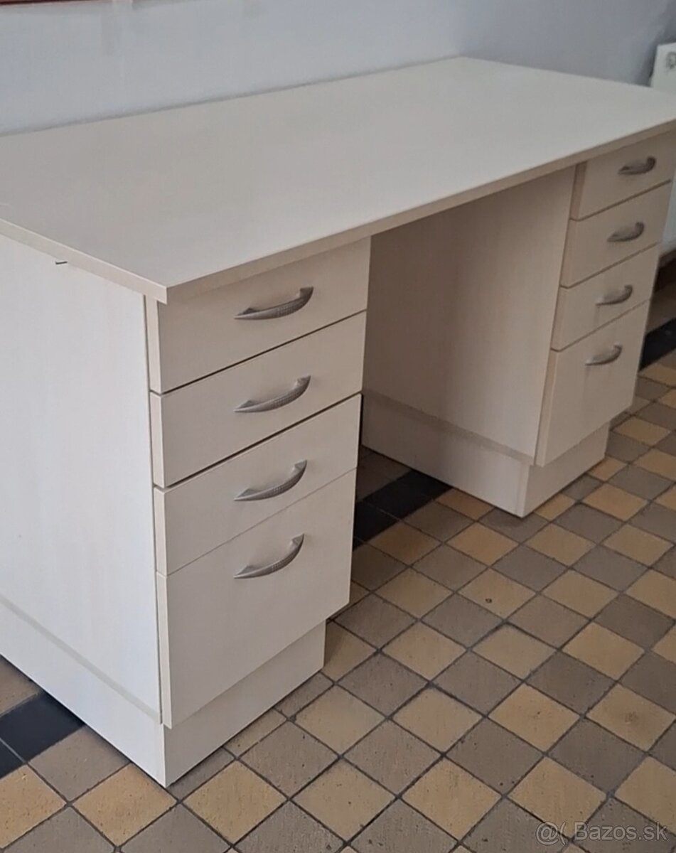 Manikérsky stôl - 3