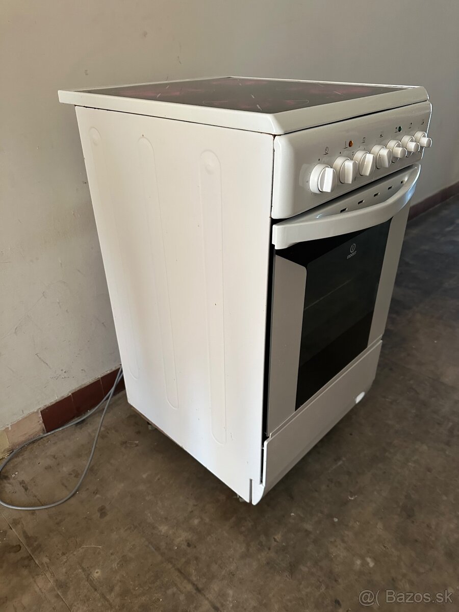 Elektricky sporak INDESIT - 3