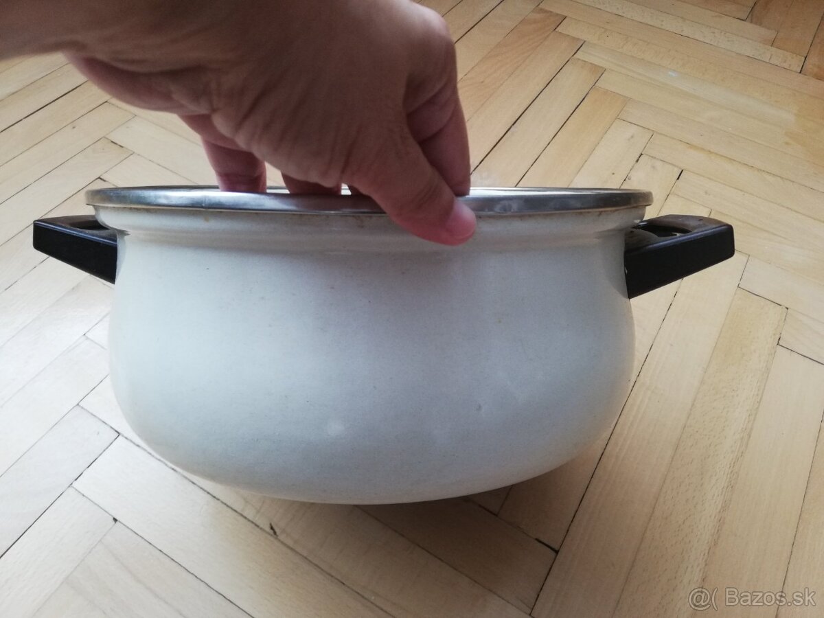 Smaltovany hrniec - 3