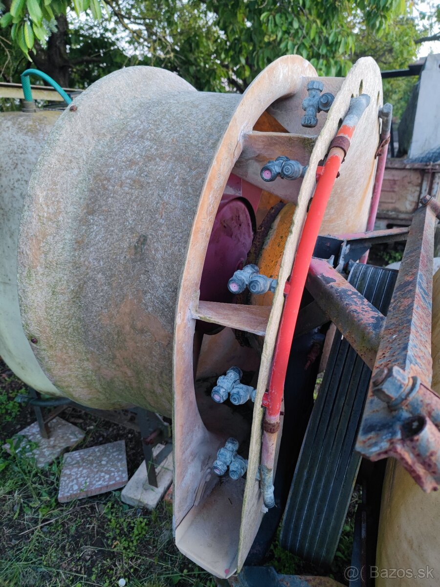 Postrekovač / rosič na vinič - 3