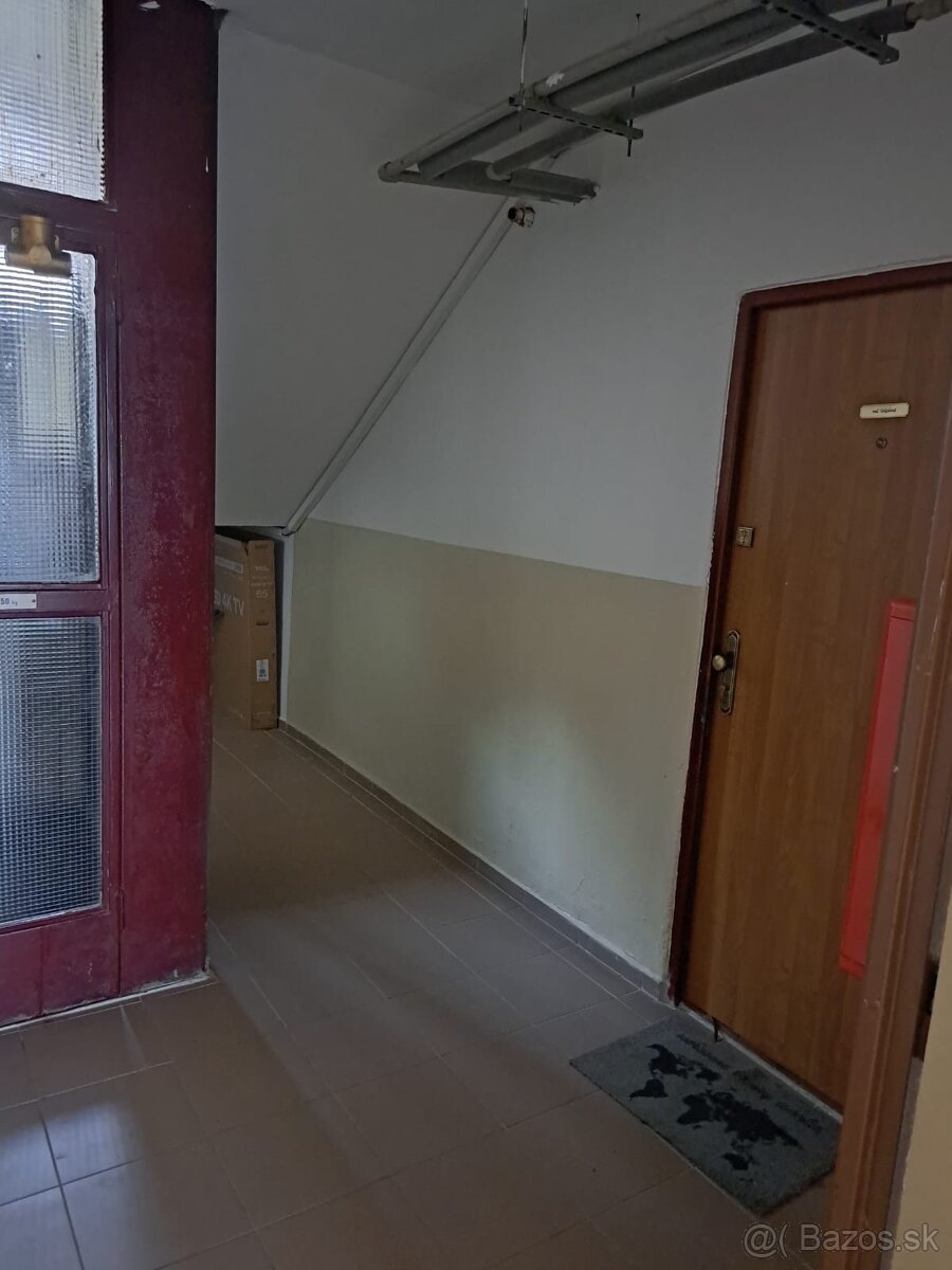 PREDÁM PRIESTRANNÝ 2 IZBOVÝ BYT VO VYHĽADÁVANEJ LOKALITE VO - 3