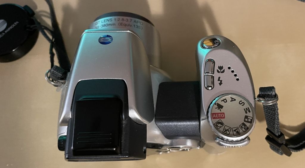 Predam Minolta DiMAGE Z2 digitálni fotoaparát - 3