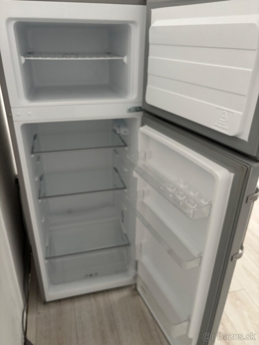 Predam 2 rocnu chladnicku s mraznickou - 3