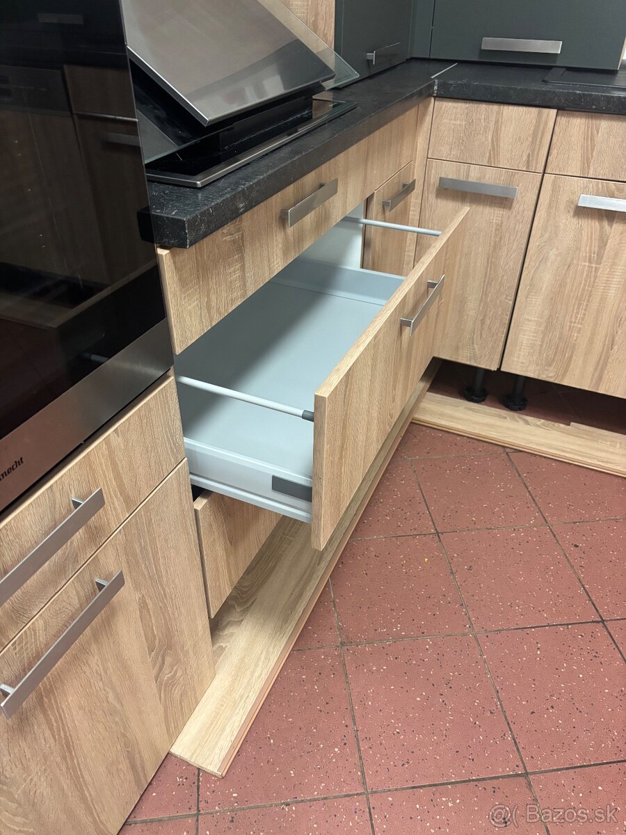 Prodám krásnou zánovní kuchyň Nobilia vertico - 3
