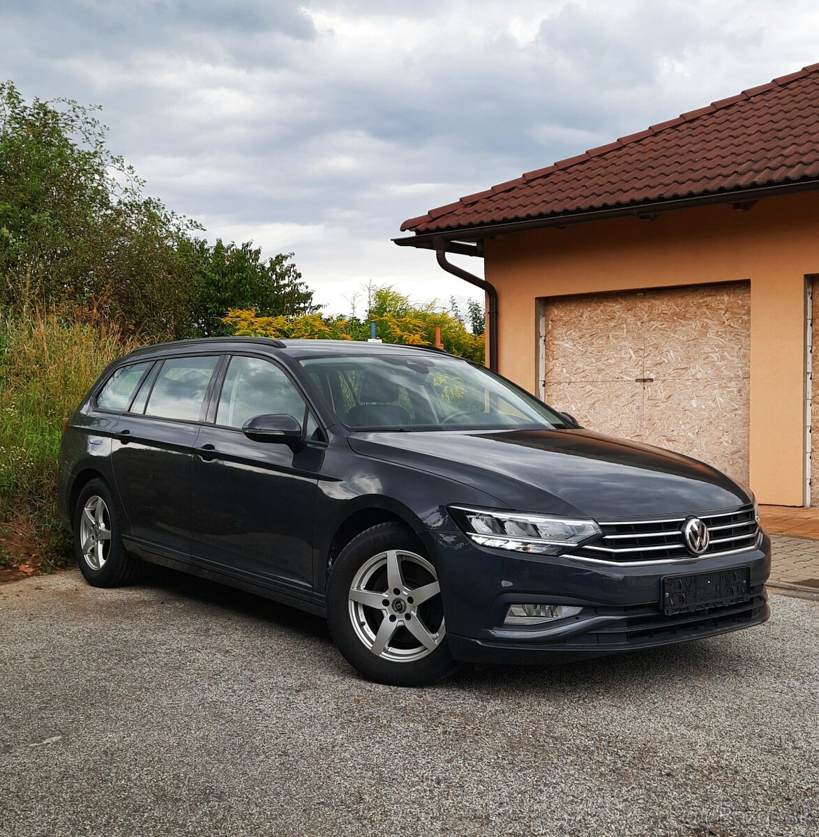 Predám Volkswagen Passat Variant 2.0 TDI EVO Elegance DSG - 3
