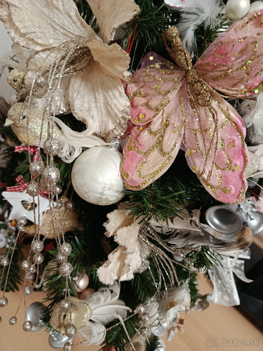 Umelý vianočný stromček + dekorácie - 3