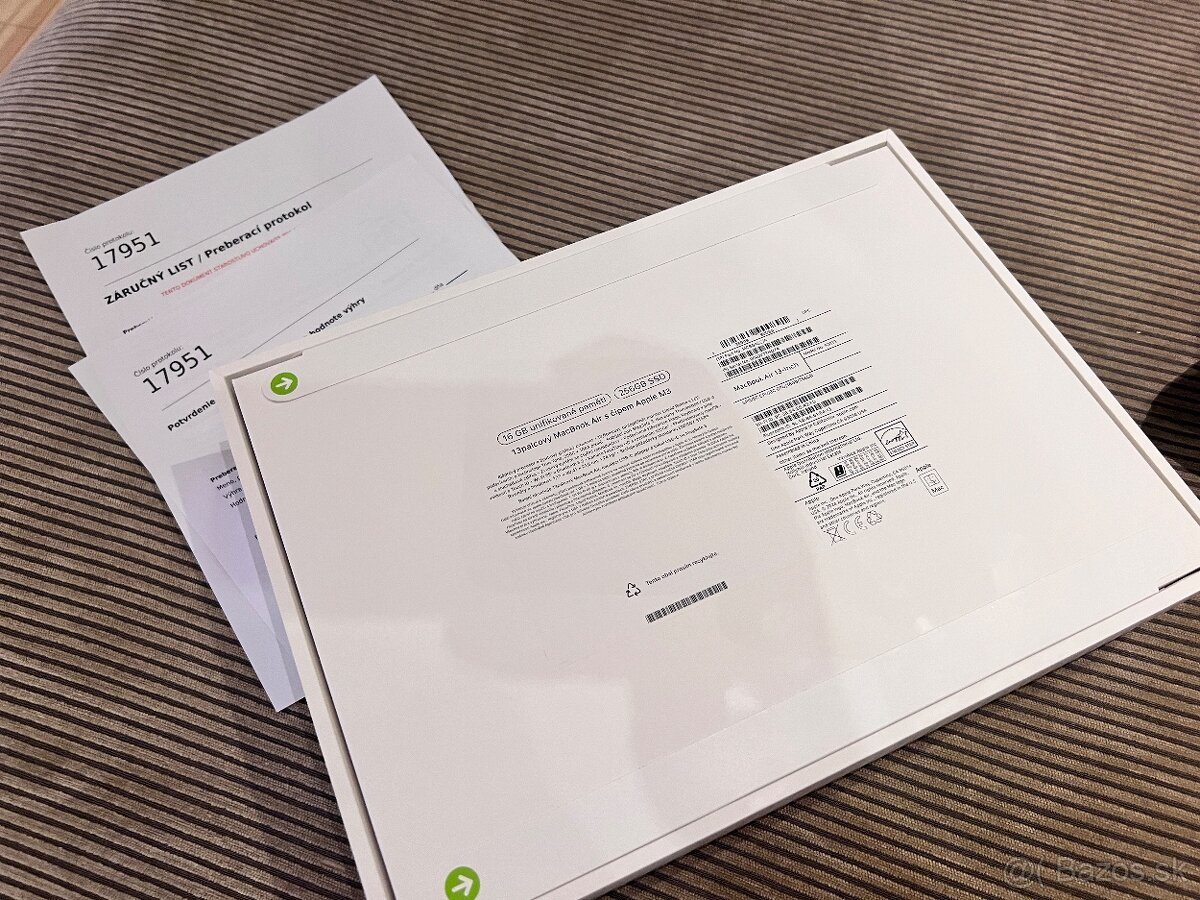 Zabalený MacBook Air 13" M3 - 3